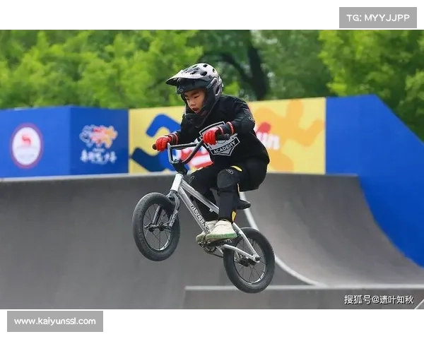 BMX竞速与自由式差异：gyro装置与火箭筒作用解析